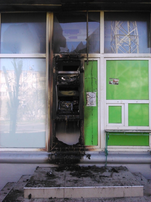 ПриватБанк обещает вознаграждение за поимку поджигателей банкоматов в Николаеве