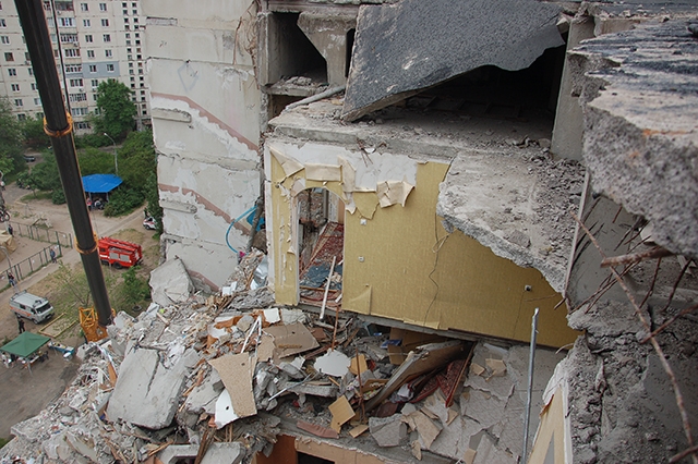 Во взорвавшемся в Николаеве доме перекрытия обрушились с 9 по 1 этаж ФОТО С КРЫШИ