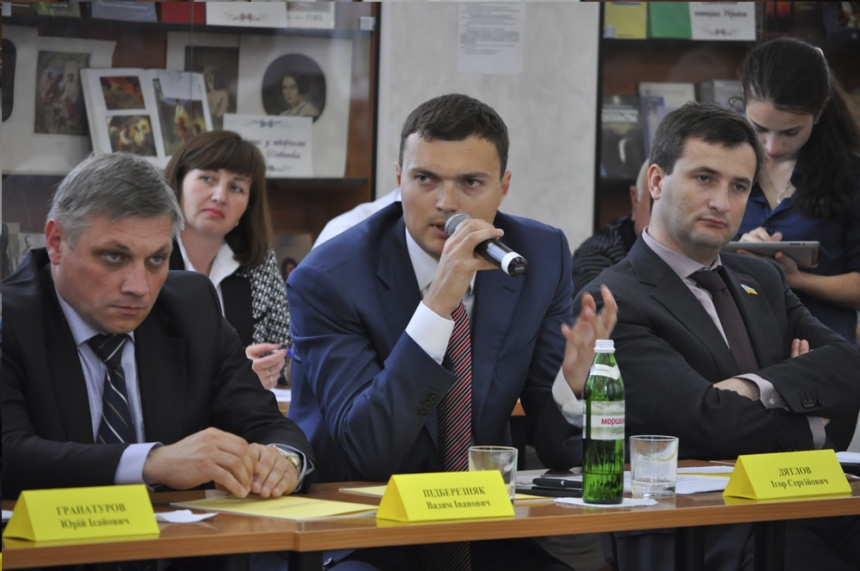 Игорь Дятлов на круглом столе национального единства: Сегодня время консолидации и объединения