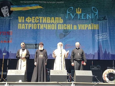 Резолюция вече на Майдане: Украине - мир, Крым - наш, министрам - трибунал совести