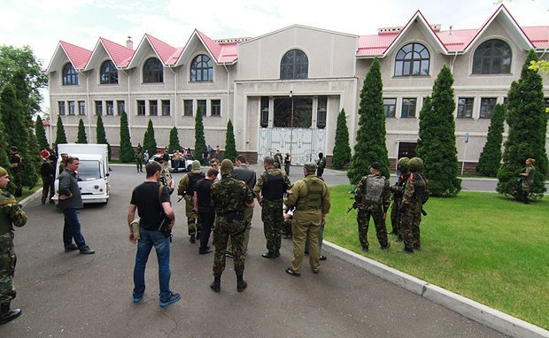 Во время переговоров с представителями ДНР началась стрельба. Есть жертвы