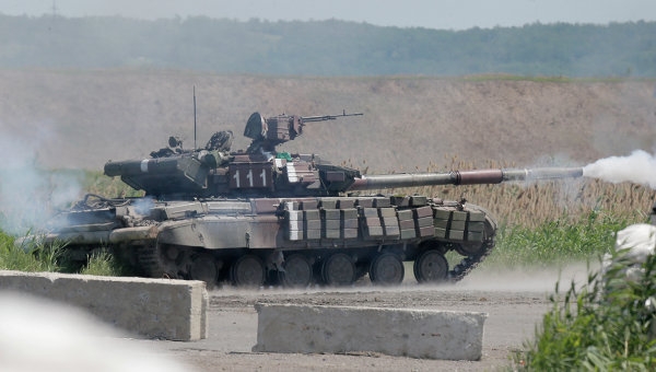 На Донбассе идут ожесточенные бои, участвуют  десятки танков и другая техника