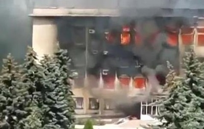 В сгоревшем здании Дзержинской госадминистрации были люди. ВИДЕО