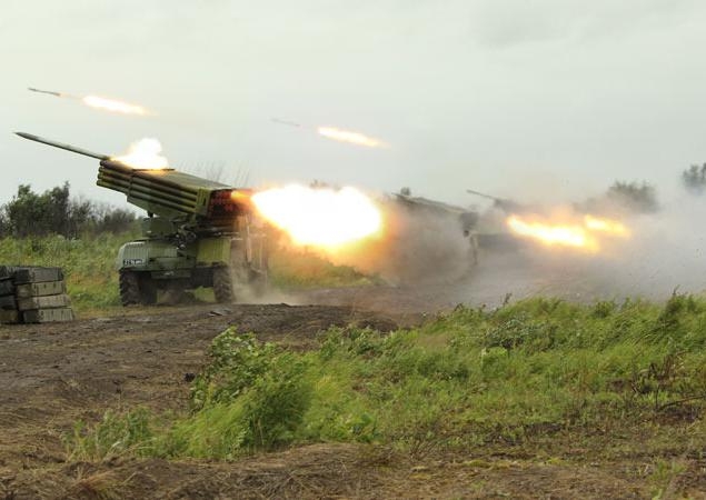 За ночь украинские войска обстреливались более 20 раз, боевики захватили юг Луганской области