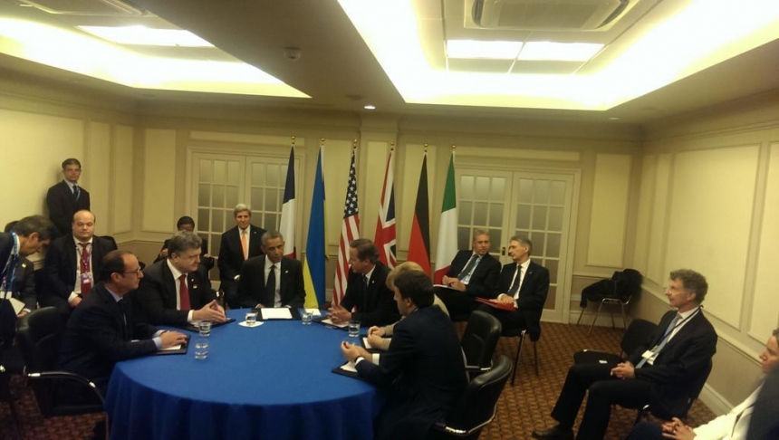 Порошенко начал участие в Саммите НАТО со встречи с Обамой, Меркель и Олландом 