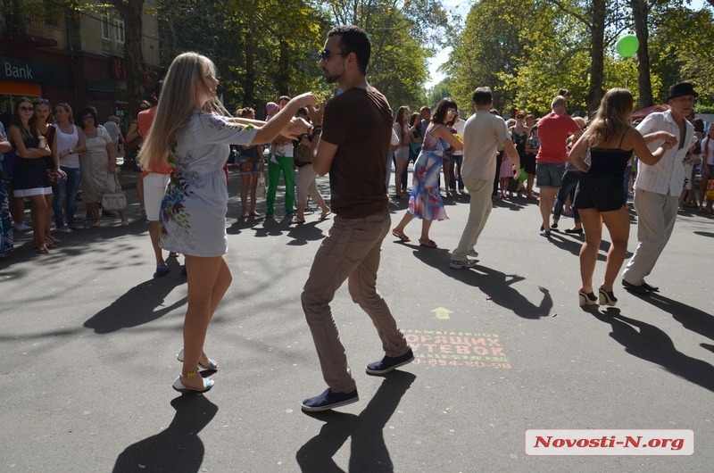 В Николаеве празднуют день города: на Советской танцы, песни, бокс и ярмарки РЕПОРТАЖ