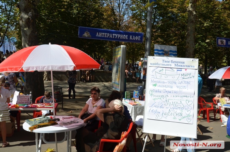 В Николаеве празднуют день города: на Советской танцы, песни, бокс и ярмарки РЕПОРТАЖ