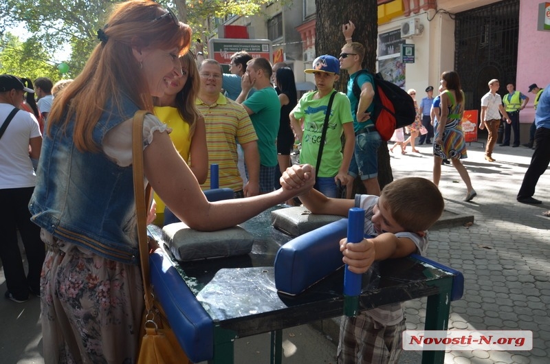 В Николаеве празднуют день города: на Советской танцы, песни, бокс и ярмарки РЕПОРТАЖ