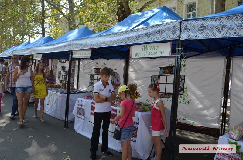 В Николаеве празднуют день города: на Советской танцы, песни, бокс и ярмарки РЕПОРТАЖ