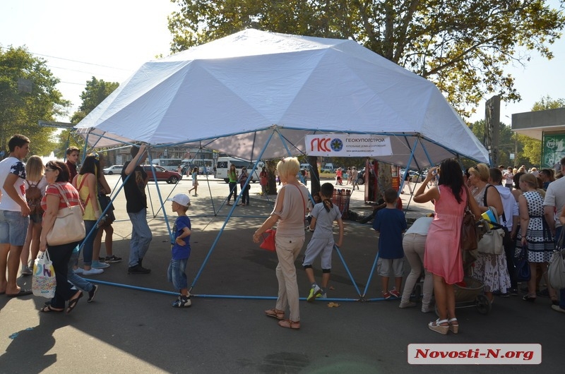 В Николаеве празднуют день города: на Советской танцы, песни, бокс и ярмарки РЕПОРТАЖ