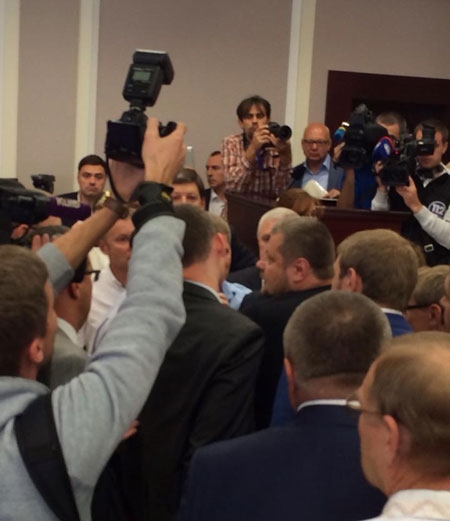 В Киевсовете депутаты чуть не подрались из-за гимна. ФОТО
