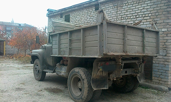 На Намыве поймали похитителей песка из карьера