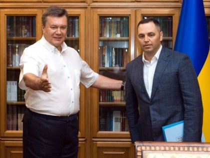 ЕС собирается снять санкции с окружения Януковича