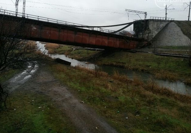 Как выглядит взорванный мост в Мариуполе. ФОТО