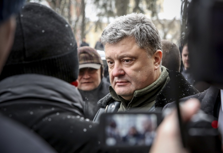 Порошенко заявил, что военные заводы переведут на работу в три смены