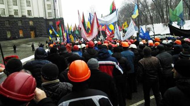 Под Кабмином протестуют шахтеры: требуют отставки министра энергетики