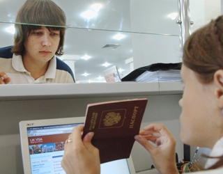 Россияне смогут ездить в Украину исключительно по загранпаспортам