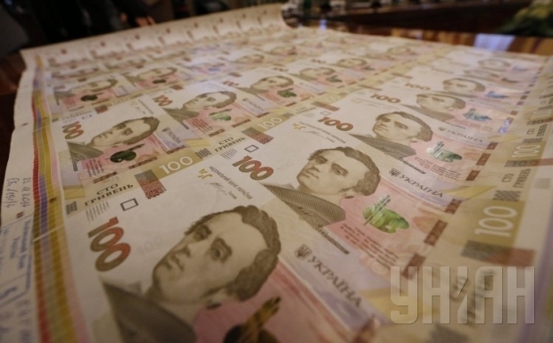 С понедельника в обращении появятся новые 100-гривневые банкноты  