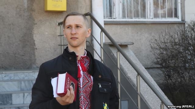 В Симферополе задержали активиста за украинскую символику