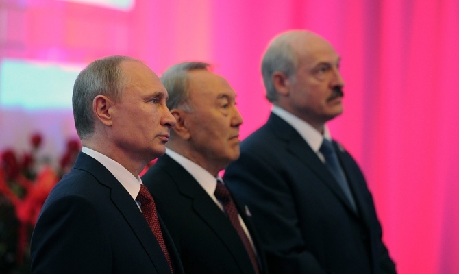 Путин предложил Белоруссии и Казахстану валютный союз