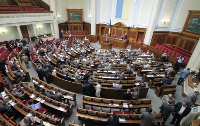 Рада приняла в первом чтении законопроект о госслужбе