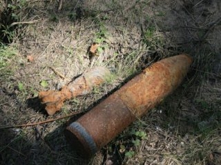 На Николаевщине двое смельчаков решили распилить боеприпас. Одного из них спасти не удалось