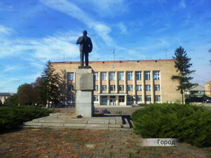 В одном из сел Николаевской области упал еще один Ленин