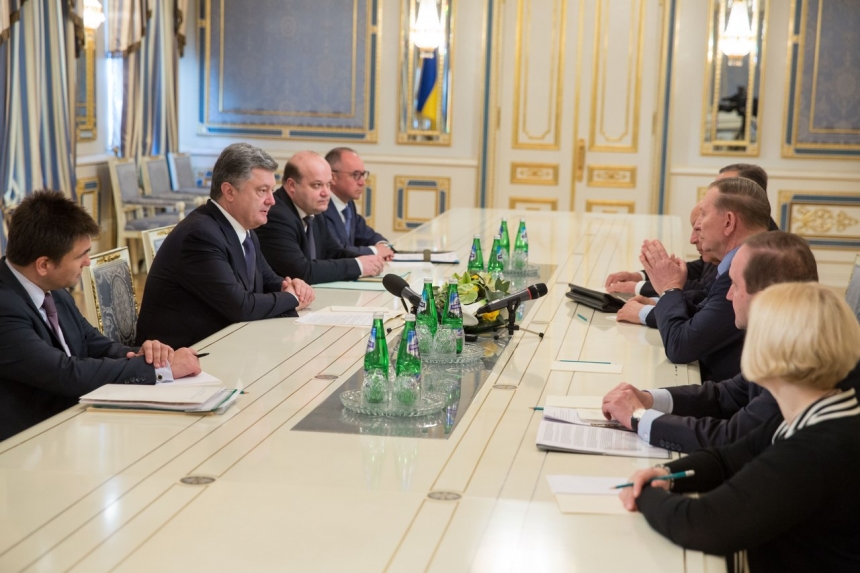Порошенко заявил, что пересмотра Минских договоренностей быть не может