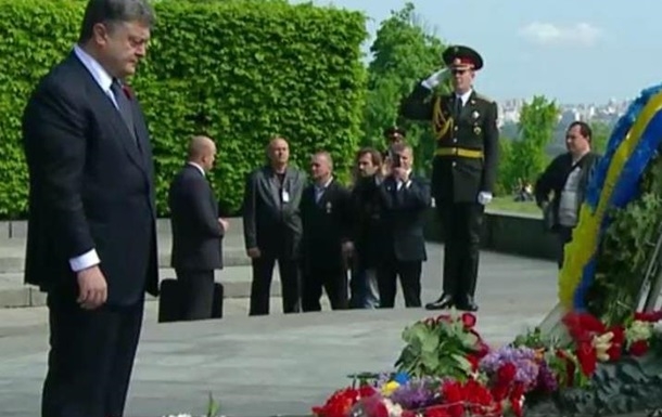 Порошенко: Украина больше не будет праздновать День Победы по российскому сценарию 