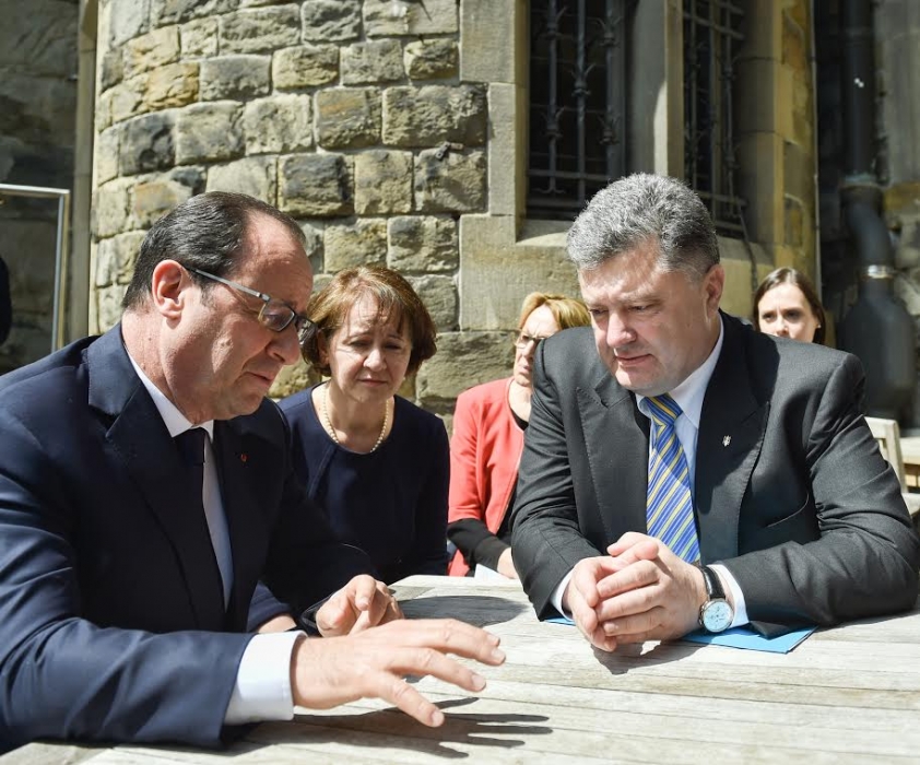 Порошенко обсудил с президентом Франции направление миротворцев на Донбасс