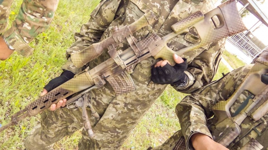 Украинским снайперам передали "навороченные" винтовки после тюнинга