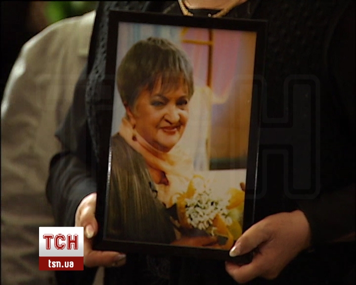 В Киеве под аплодисменты попрощались с "мамой" украинского телевидения Тамарой Щербатюк