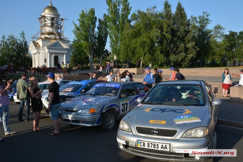 В Николаеве победители чемпионата по ралли получили свои заслуженные кубки. ФОТО