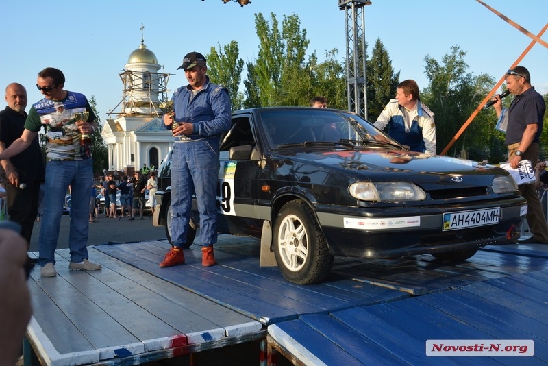 В Николаеве победители чемпионата по ралли получили свои заслуженные кубки. ФОТО