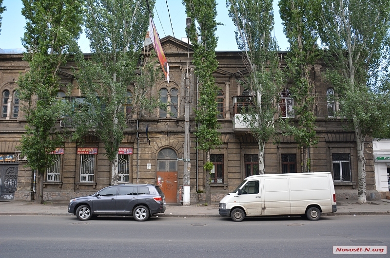 Реставрация по-николаевски: в городе варварски уродуют исторические и архитектурные памятники