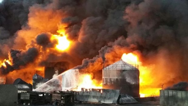 Аваков: эпицентр огня на нефтебазе локализован 