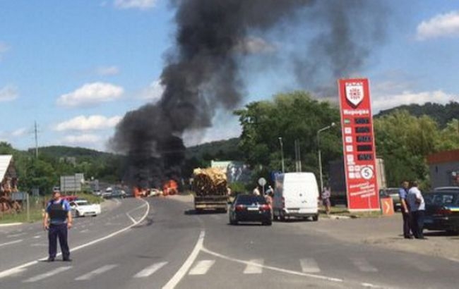 Милиция отложили штурм окруженных в Мукачево бойцов ПС: в Ужгород прилетел Ярош