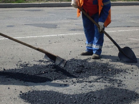 На ямочный ремонт украинских дорог в 2015 г. было выделено менее 10% от необходимой суммы