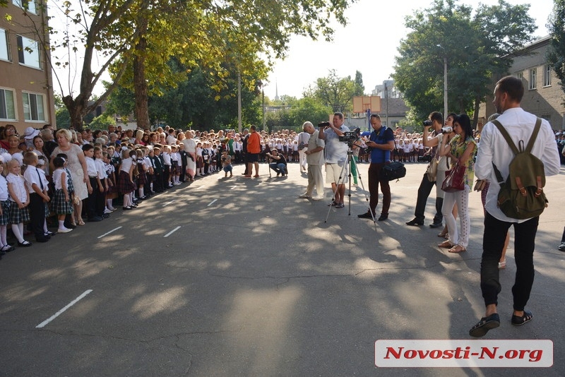 Первый звонок в николаевской гимназии №2. ФОТОРЕПОРТАЖ