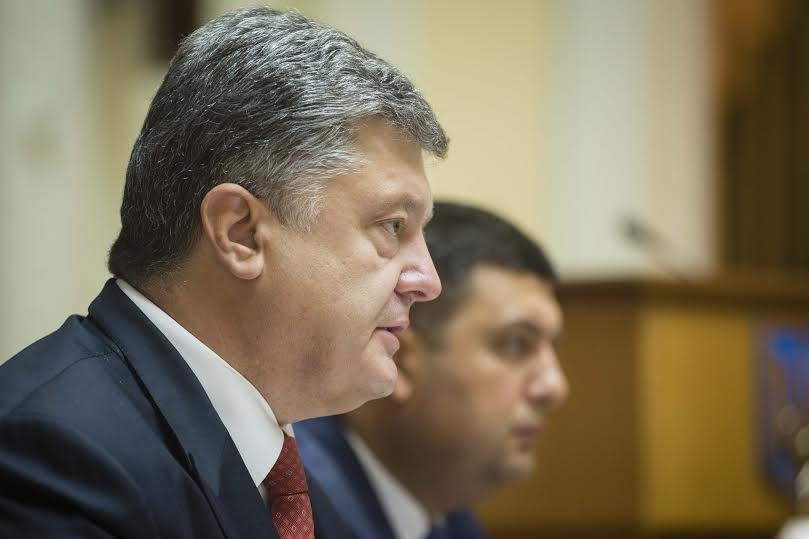 Порошенко заявил, что вторая граната во время столкновений под Радой предназначалась для парламента 