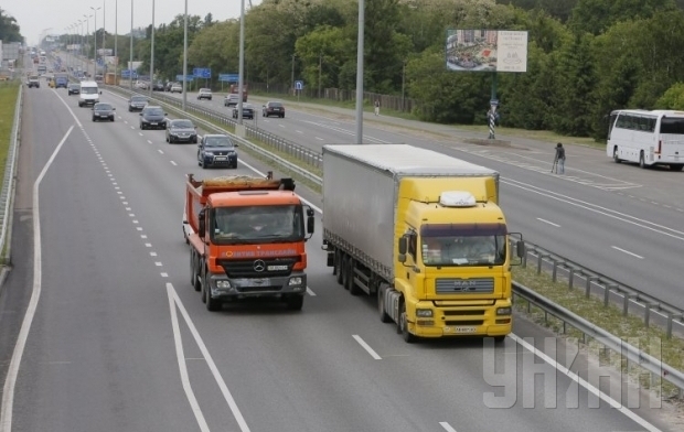 Блокада Крыма: на административной границе с полуостровом скопилось около 200 грузовиков