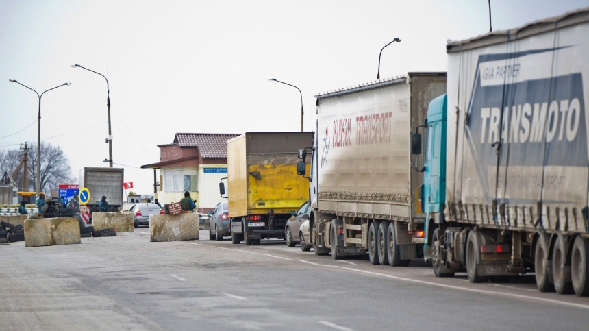 За ночь ни один грузовик не пересек админграницу с Крымом, - милиция