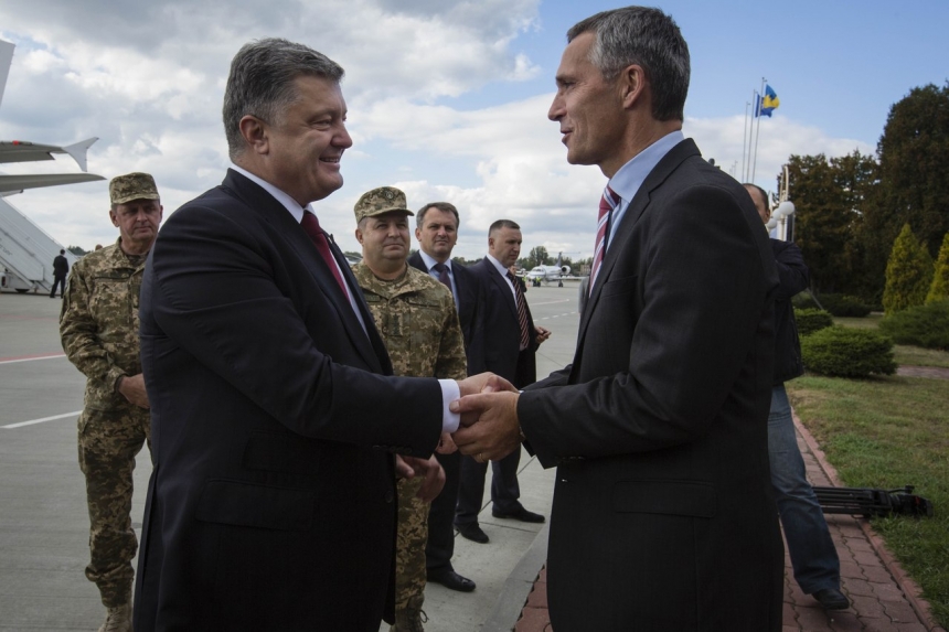 Порошенко заявил, что Украина не готова к НАТО