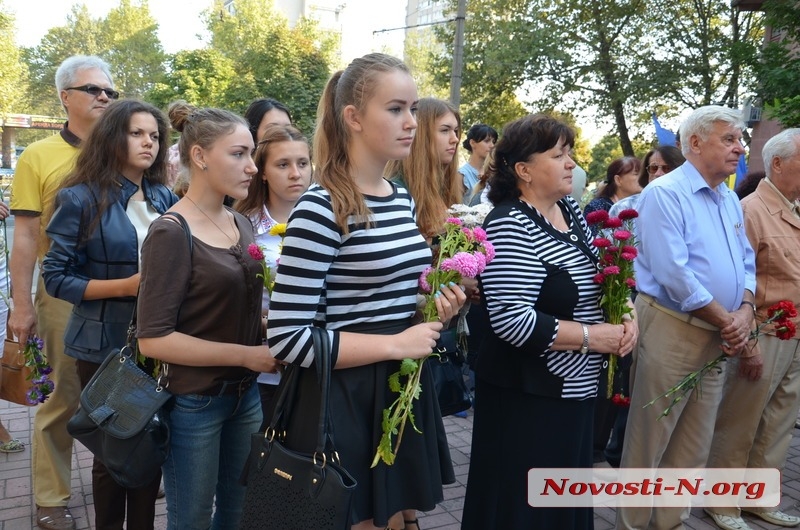 Николаевцы возложили цветы к памятнику подпольщику Лягину