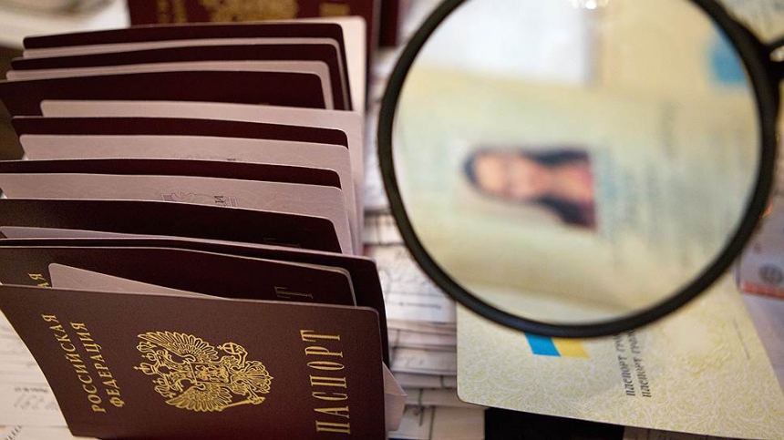 "Власти" Крыма изымают российские паспорта у жителей с временной пропиской - СМИ