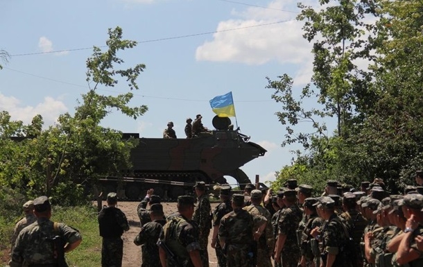 Украина начала отвод вооружения в Донбассе на 15 км 