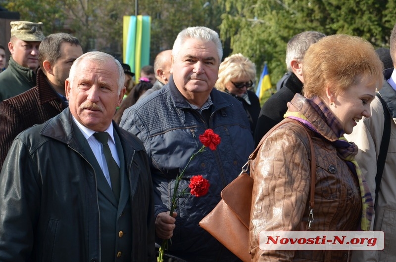 В Николаеве ко Дню защитника возложили цветы к мемориалу ольшанцам