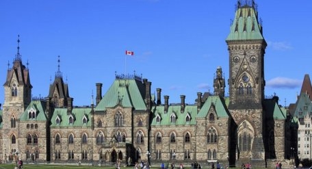Более 10 украинцев стали депутатами парламента Канады
