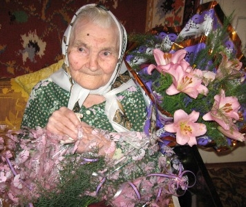 Со 100-летним юбилеем жительницу Николаевской области поздравили и Президент, и губернатор