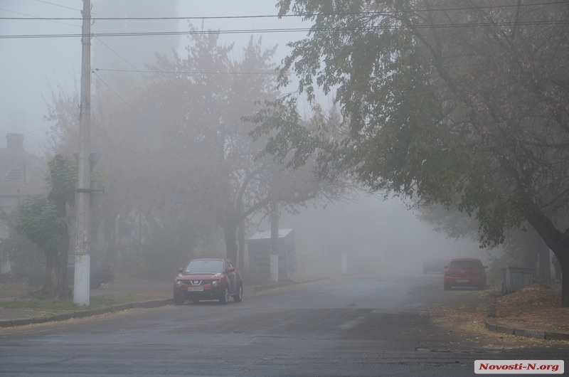 Николаев окутал туман — на дорогах плохая видимость